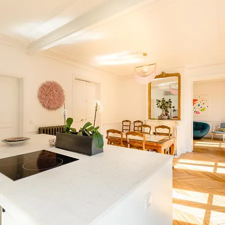 아파트 Luxury 1 Bedroom 700ft2 Montorgueil/leshalles 파리